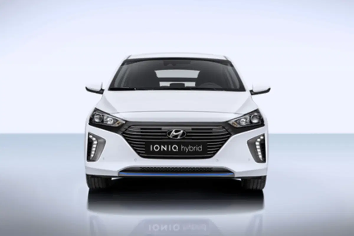 Hyundai Ioniq Hybrid 2016 [Video Primo Test] (4)
