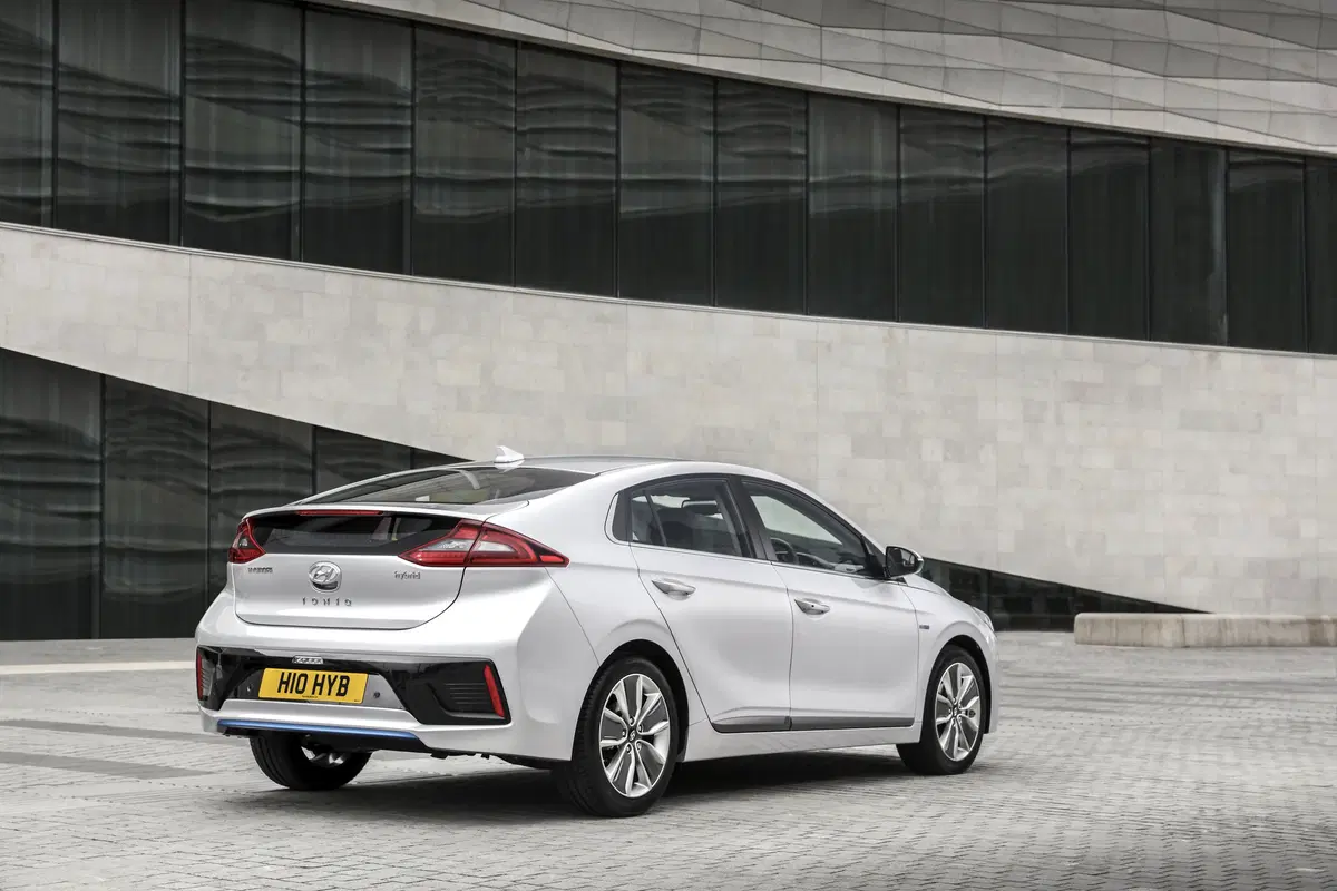 Hyundai Ioniq Hybrid 2016 [Video Primo Test] (3)