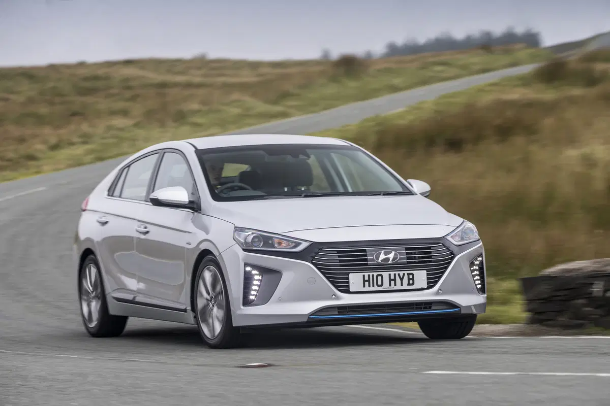 Hyundai Ioniq Hybrid 2016 [Video Primo Test] (5)