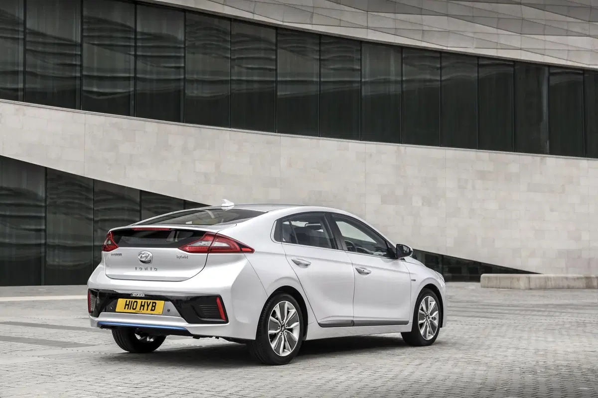 Hyundai Ioniq Hybrid 2016 [Video Primo Test] (12)