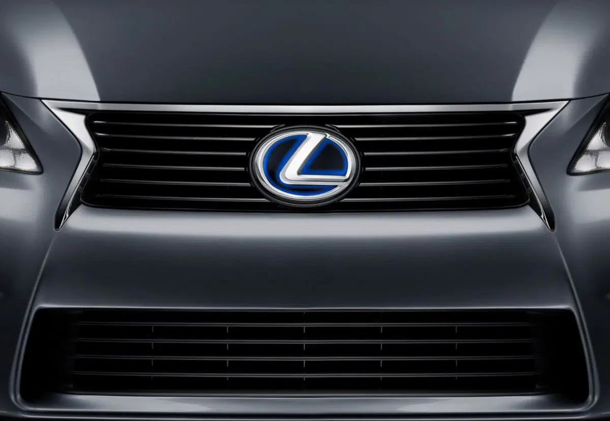 Lexus: diffusi i primi teaser ufficiali di GS F Sport e la 450h M.Y. 2013