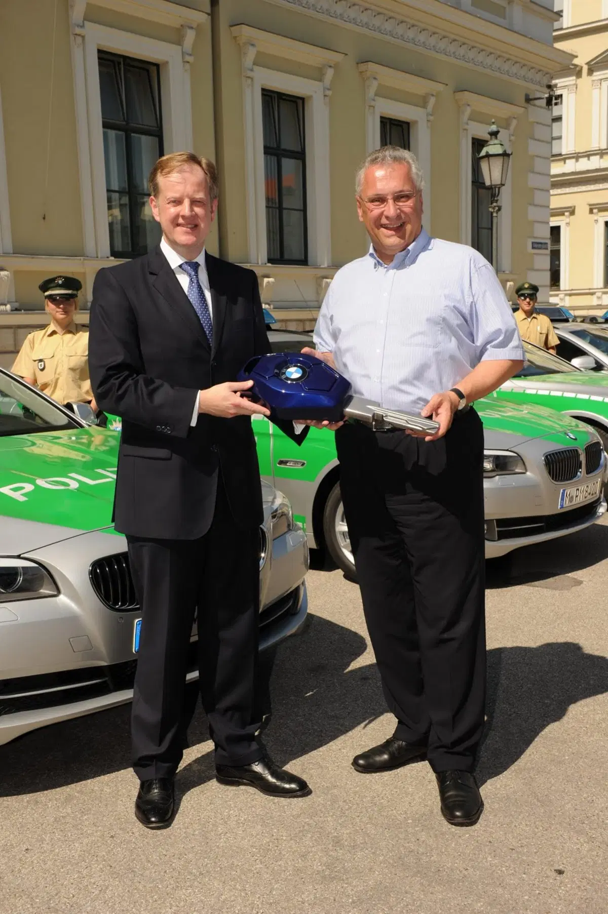 BMW: consegnata alla Polizia bavarese la nuova Serie5 Touring (2)