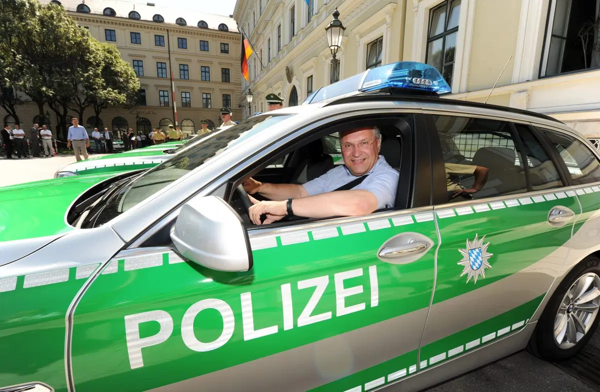 BMW: consegnata alla Polizia bavarese la nuova Serie5 Touring (3)