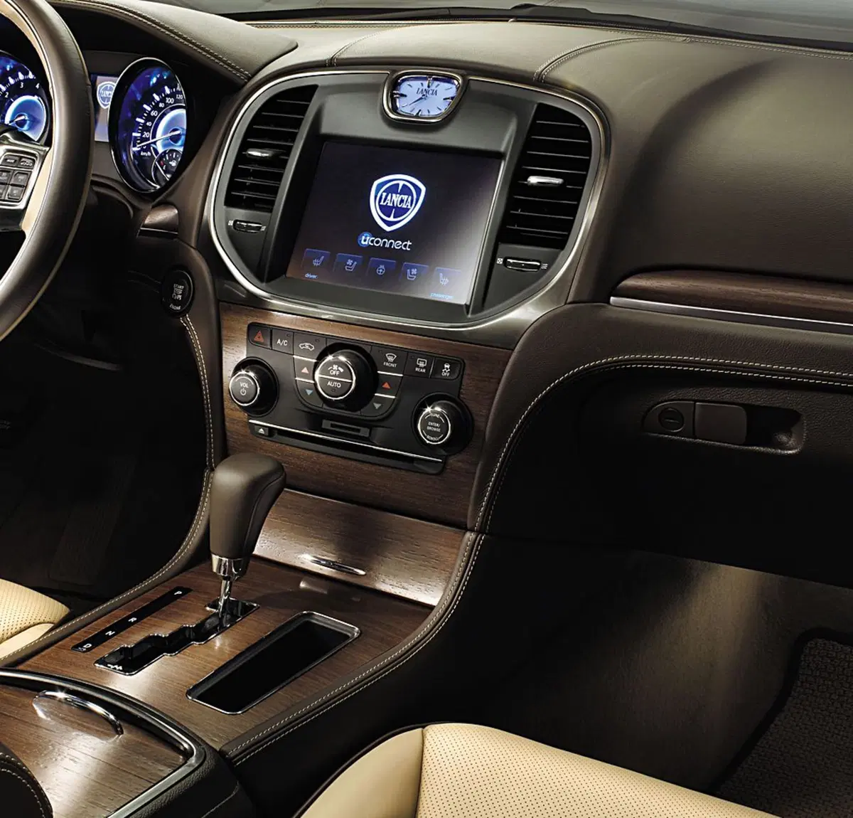 Nuova Lancia Thema (5)