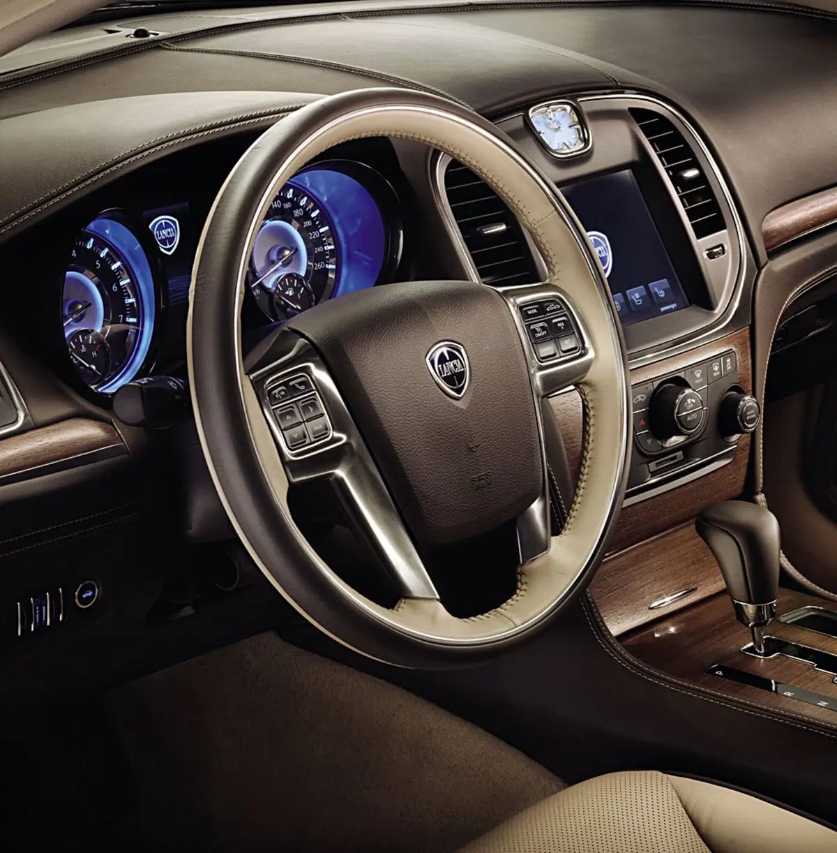 Nuova Lancia Thema (9)