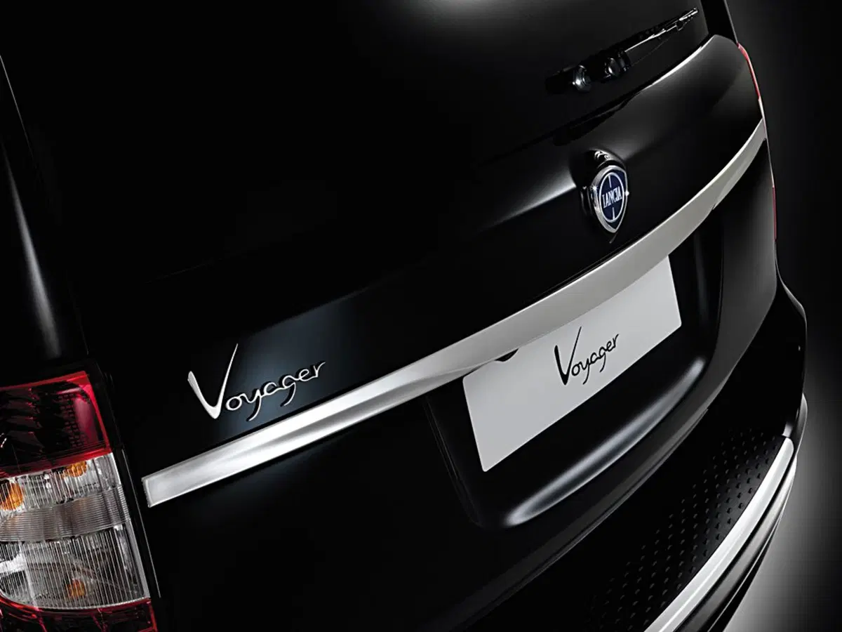 Nuova Lancia Voyager (2)