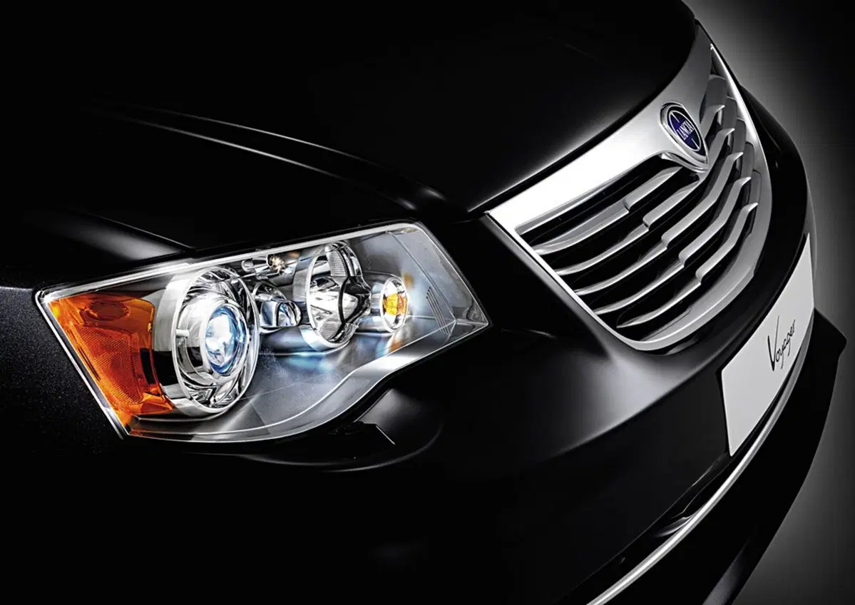 Nuova Lancia Voyager (3)