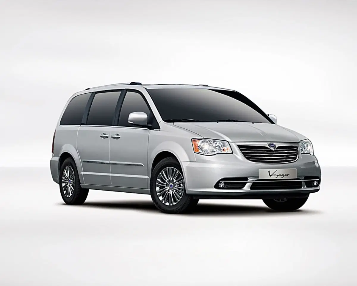 Nuova Lancia Voyager (4)