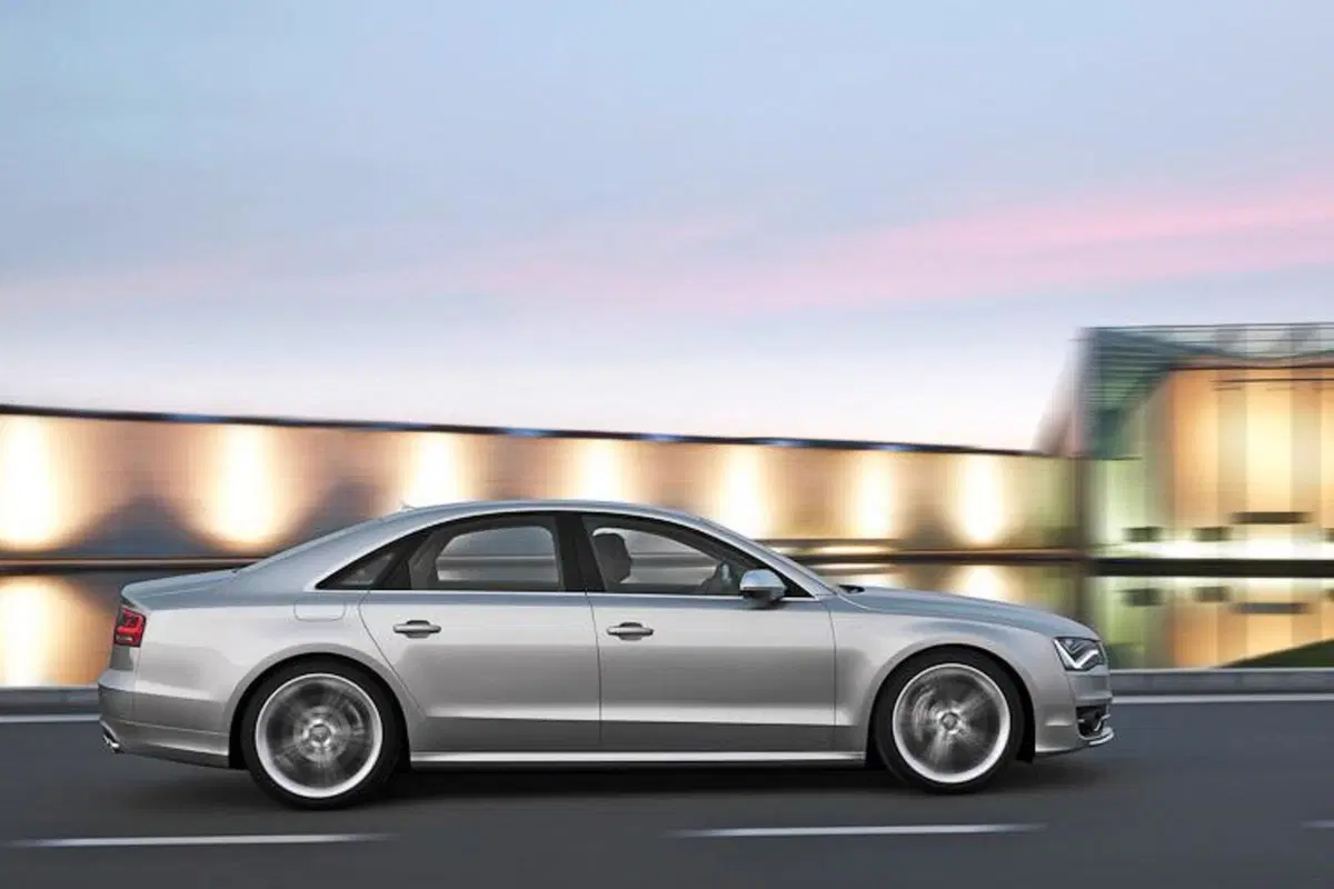 Audi: nuova S8 in anteprima a Francoforte (2)