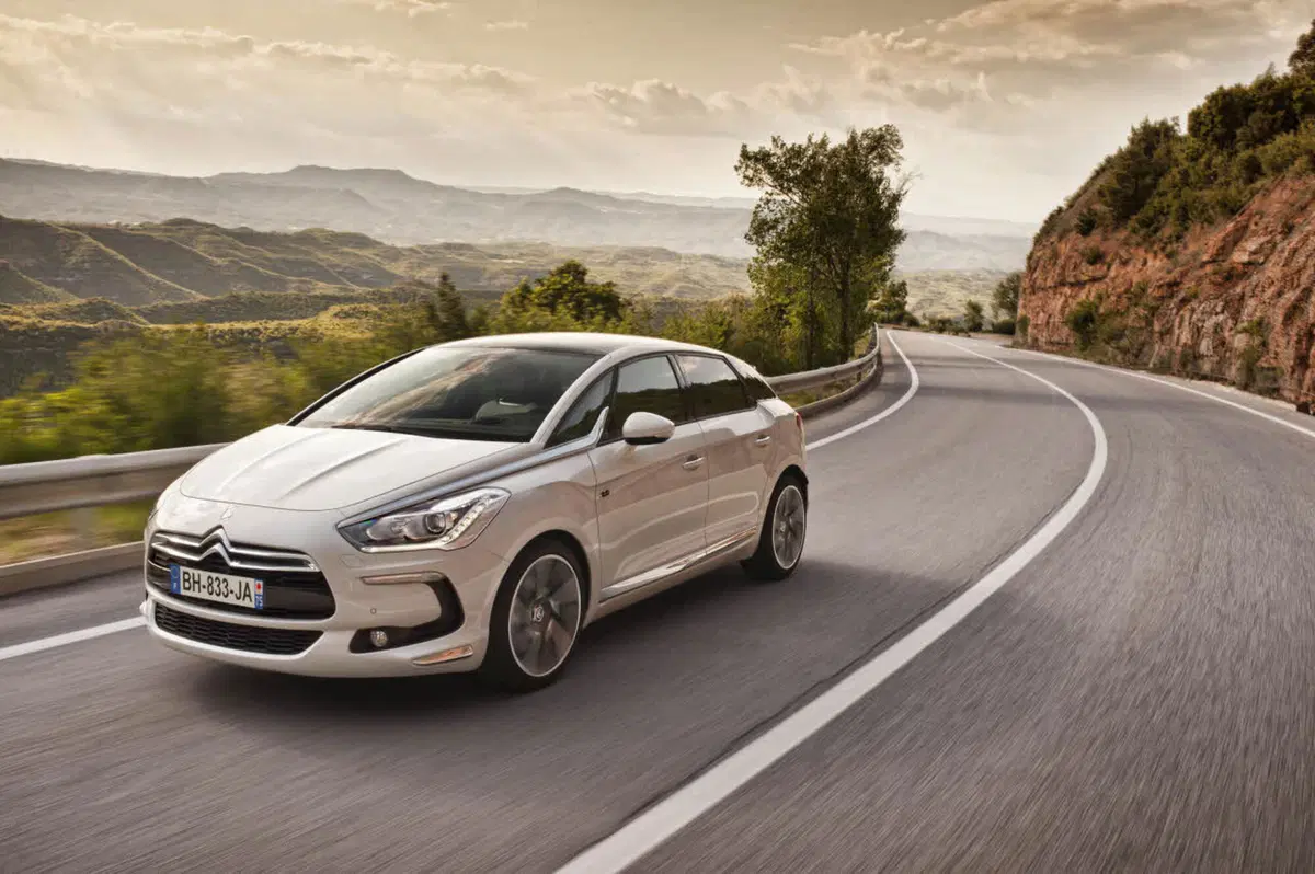 Citroen DS5: nuove foto ufficiali in vista del debutto