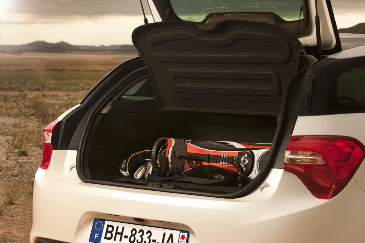 Citroen DS5: nuove foto ufficiali in vista del debutto (11)