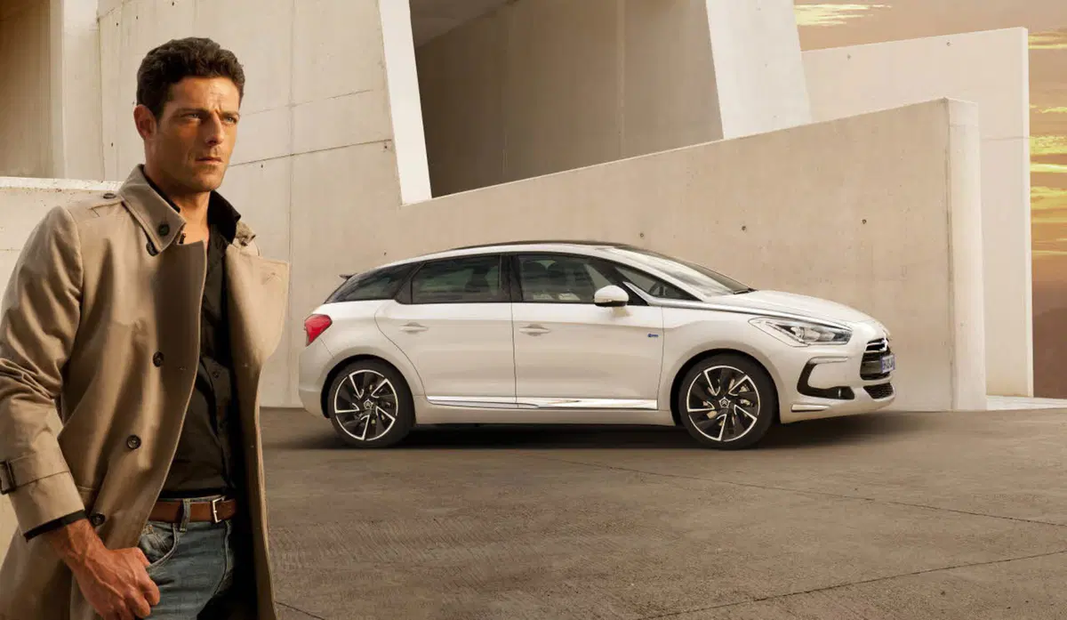 Citroen DS5: nuove foto ufficiali in vista del debutto (15)