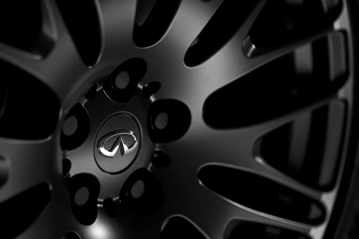 Infiniti FX Sebastian Vettel (11)