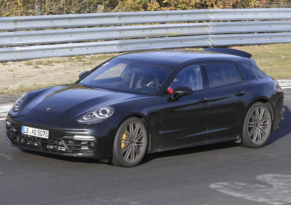 Porsche Panamera Sport Turismo: nuove foto spia al Ring
