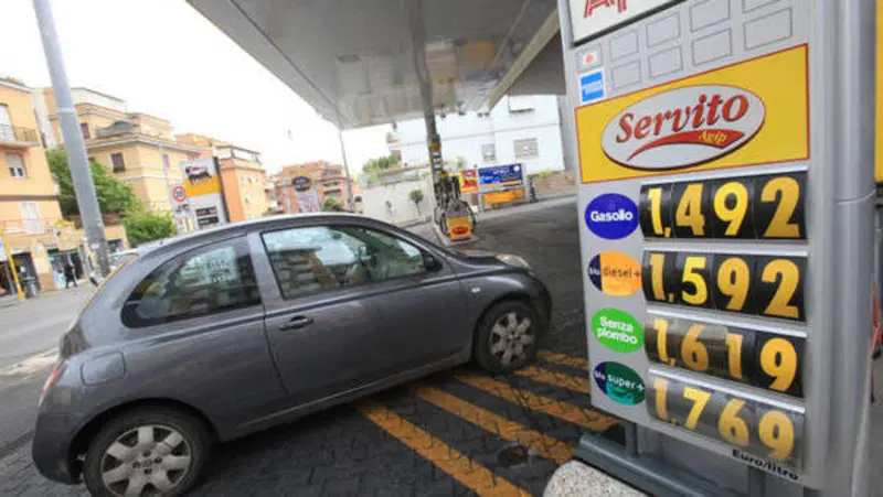 Caro benzina: l'ACI indice uno sciopero per il 6 giugno