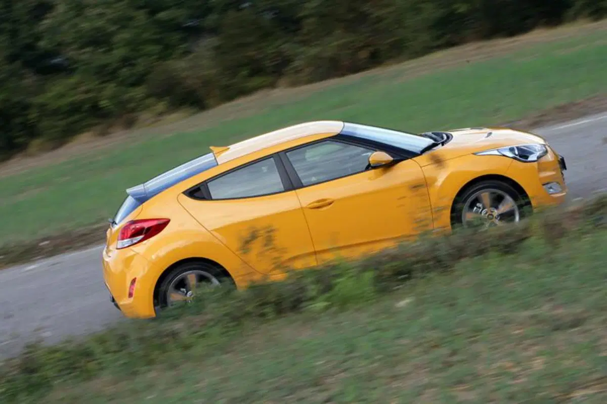 Hyundai Veloster (2)