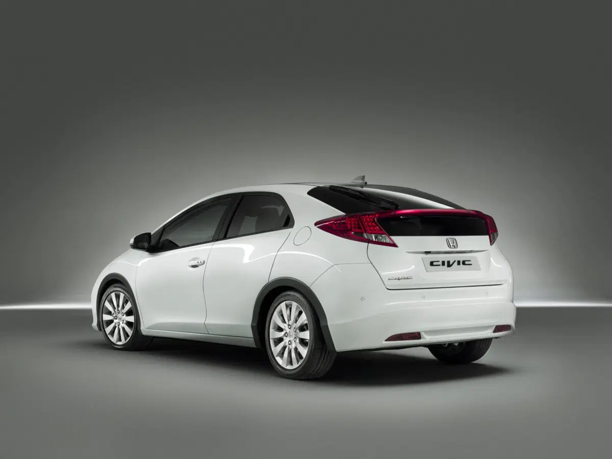 Nuova Honda Civic: prime immagini ufficiali della versione definitiva (3)