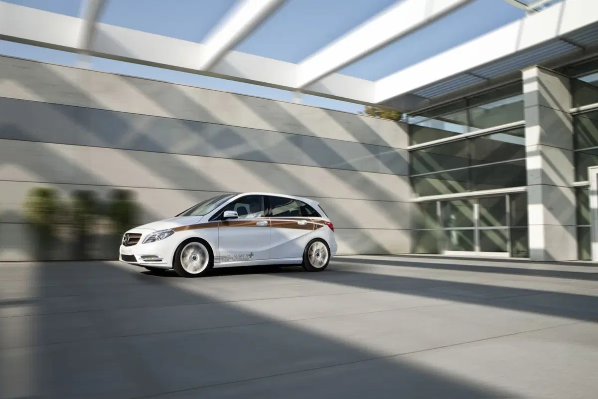 Mercedes Classe B E-Cell Plus Concept (6)