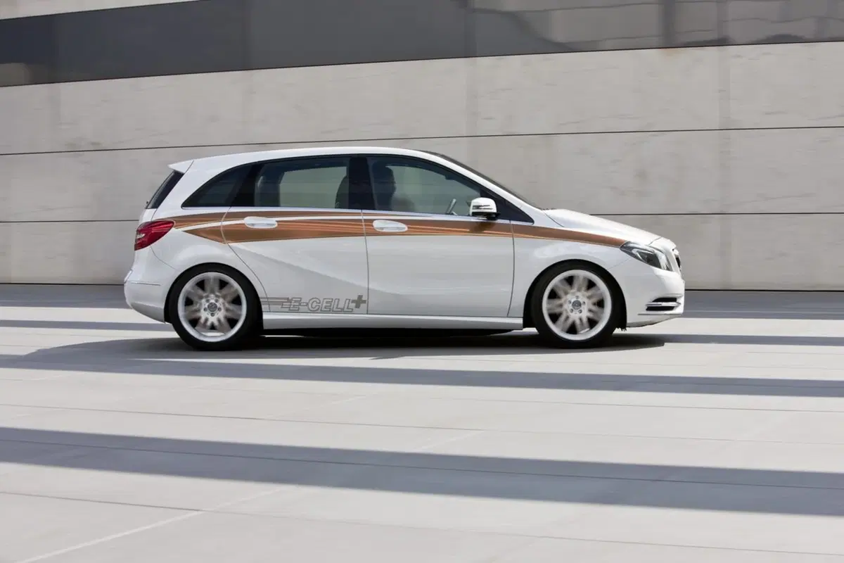 Mercedes Classe B E-Cell Plus Concept (8)