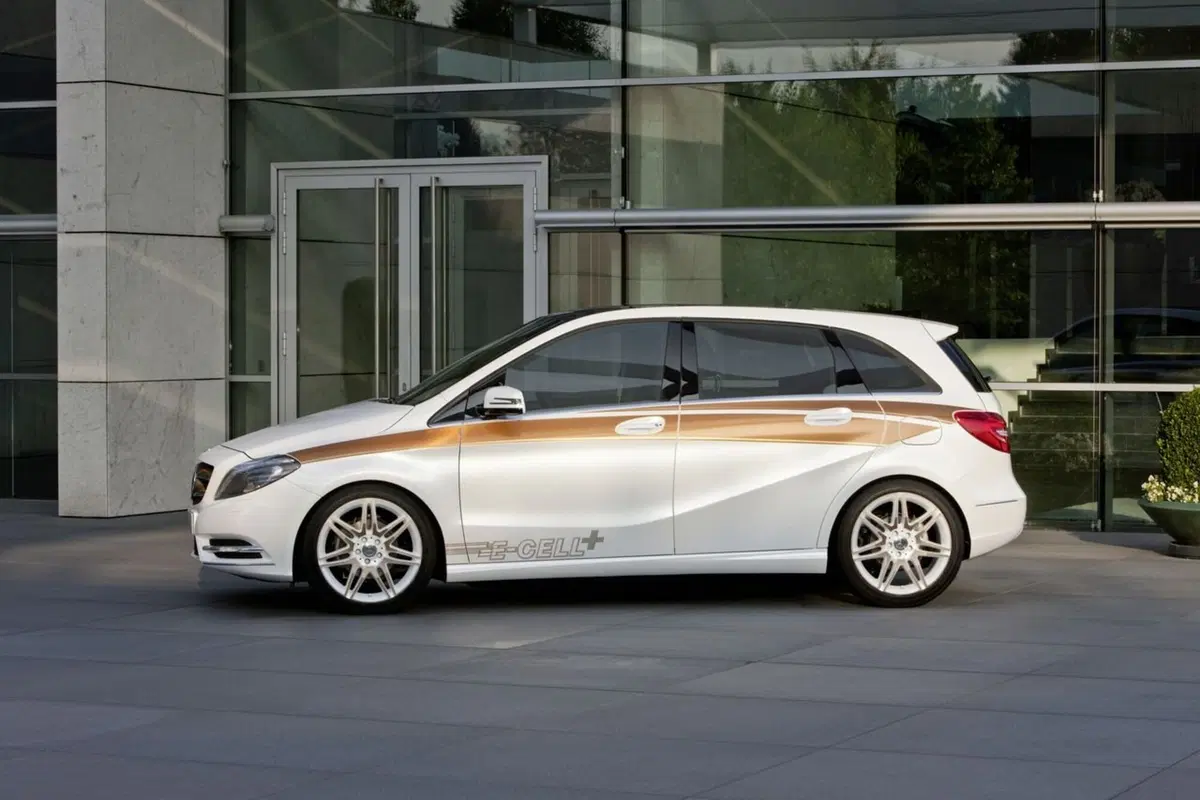 Mercedes Classe B E-Cell Plus Concept (9)