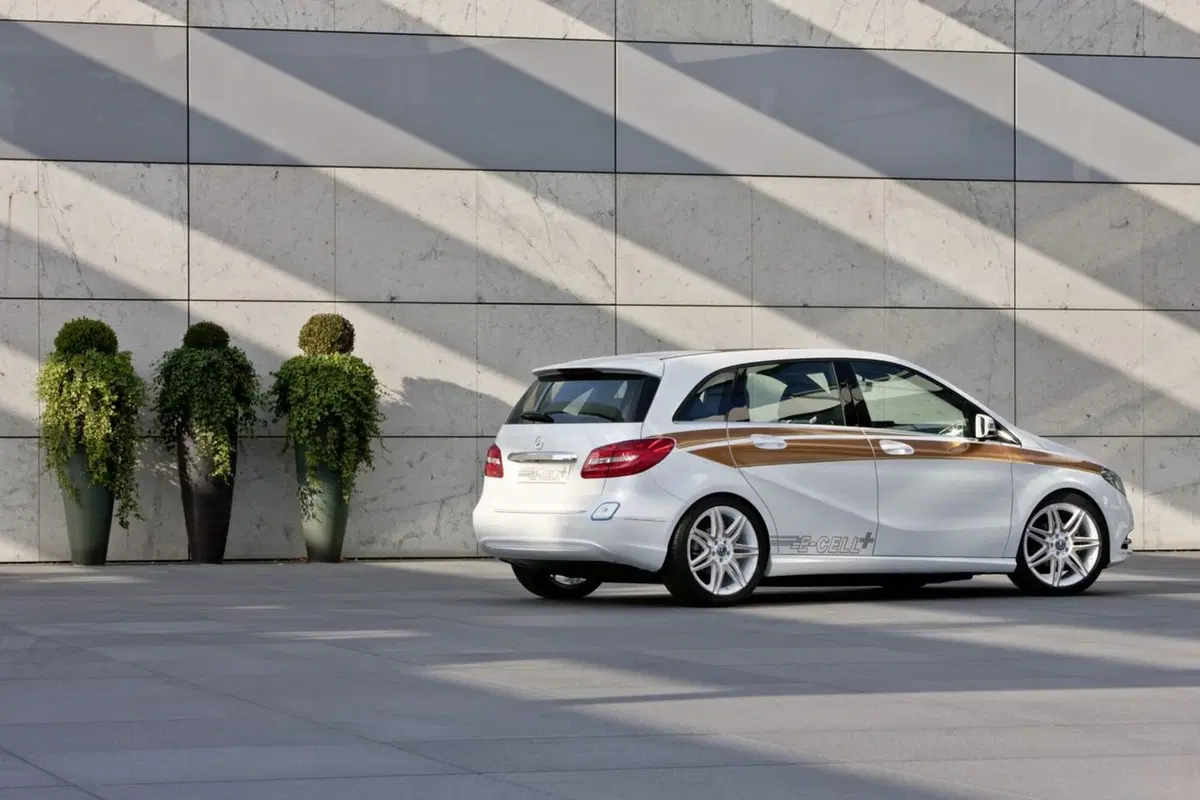 Mercedes Classe B E-Cell Plus Concept (12)