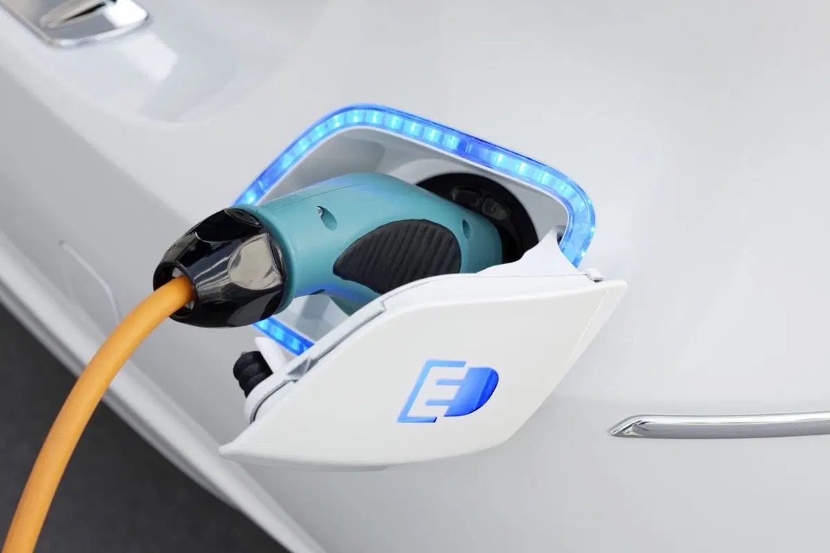 Mercedes Classe B E-Cell Plus Concept (14)