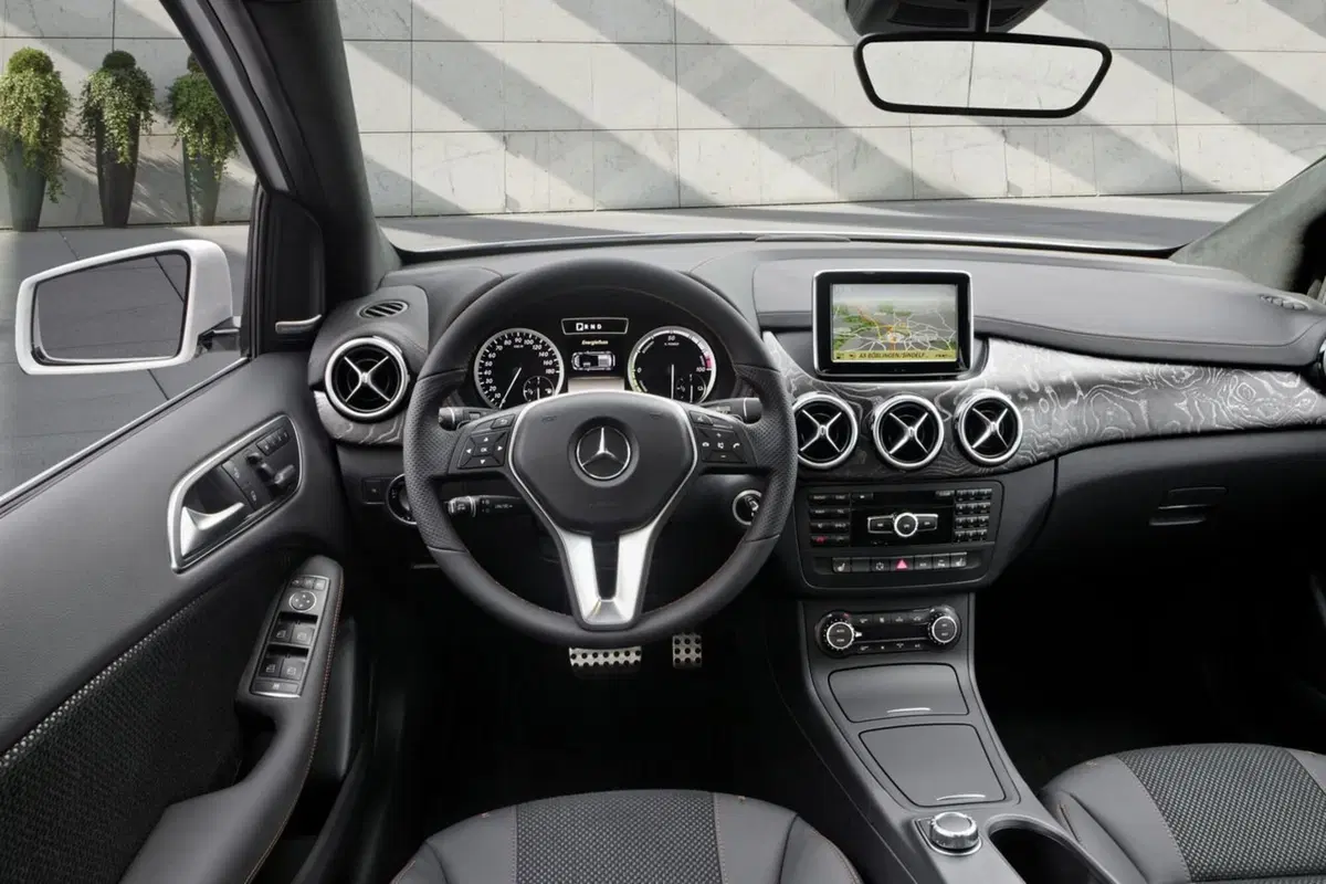 Mercedes Classe B E-Cell Plus Concept (15)