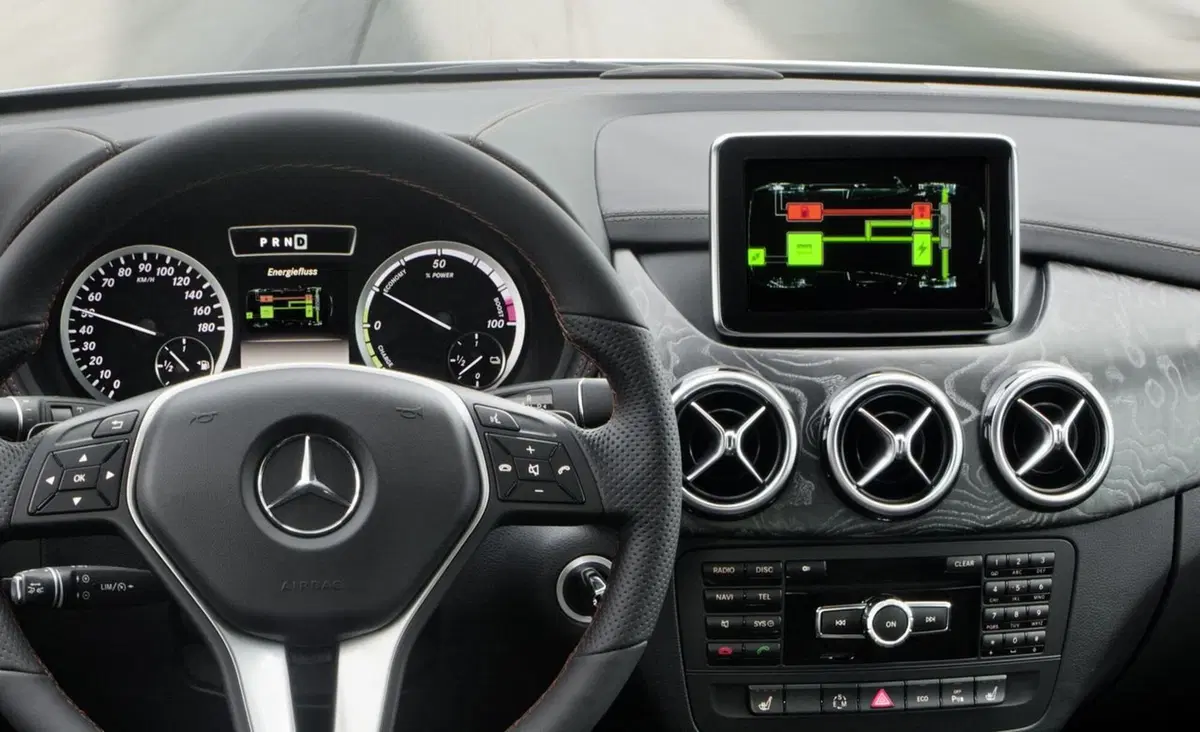 Mercedes Classe B E-Cell Plus Concept (17)