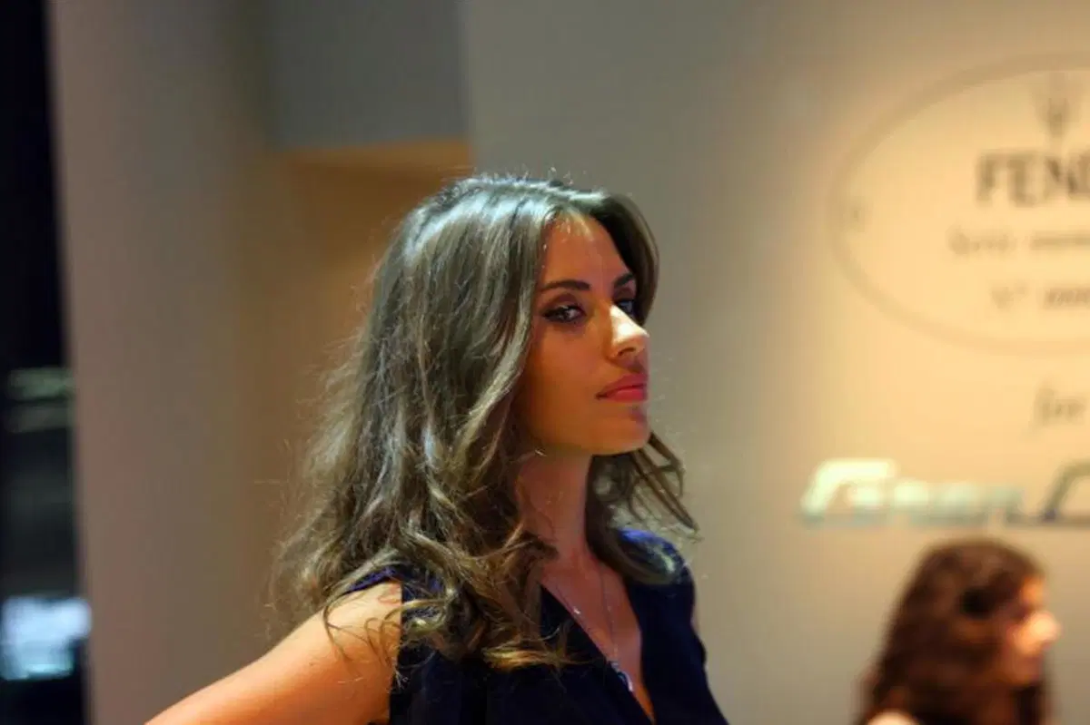 IAA 2011 live: le ragazze più belle dagli stand (5)