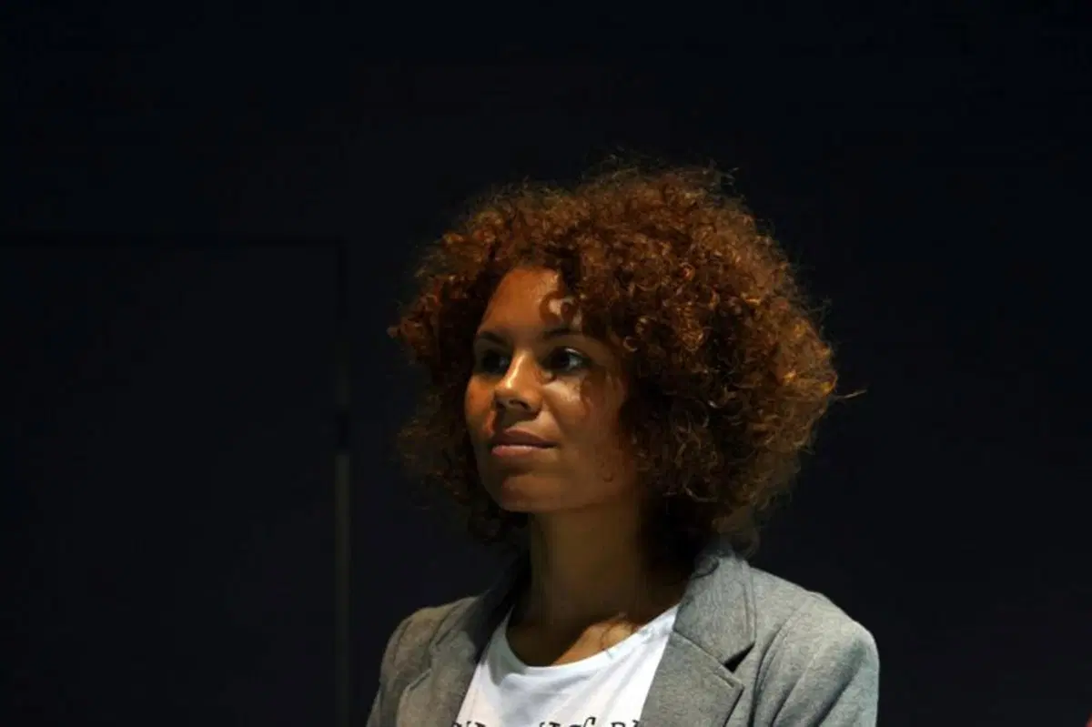 IAA 2011 live: le ragazze più belle dagli stand (15)