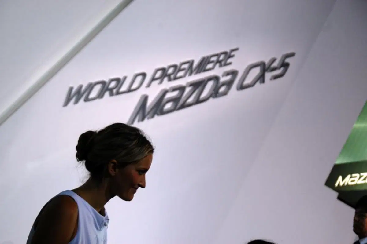 IAA 2011 live: le ragazze più belle dagli stand (18)