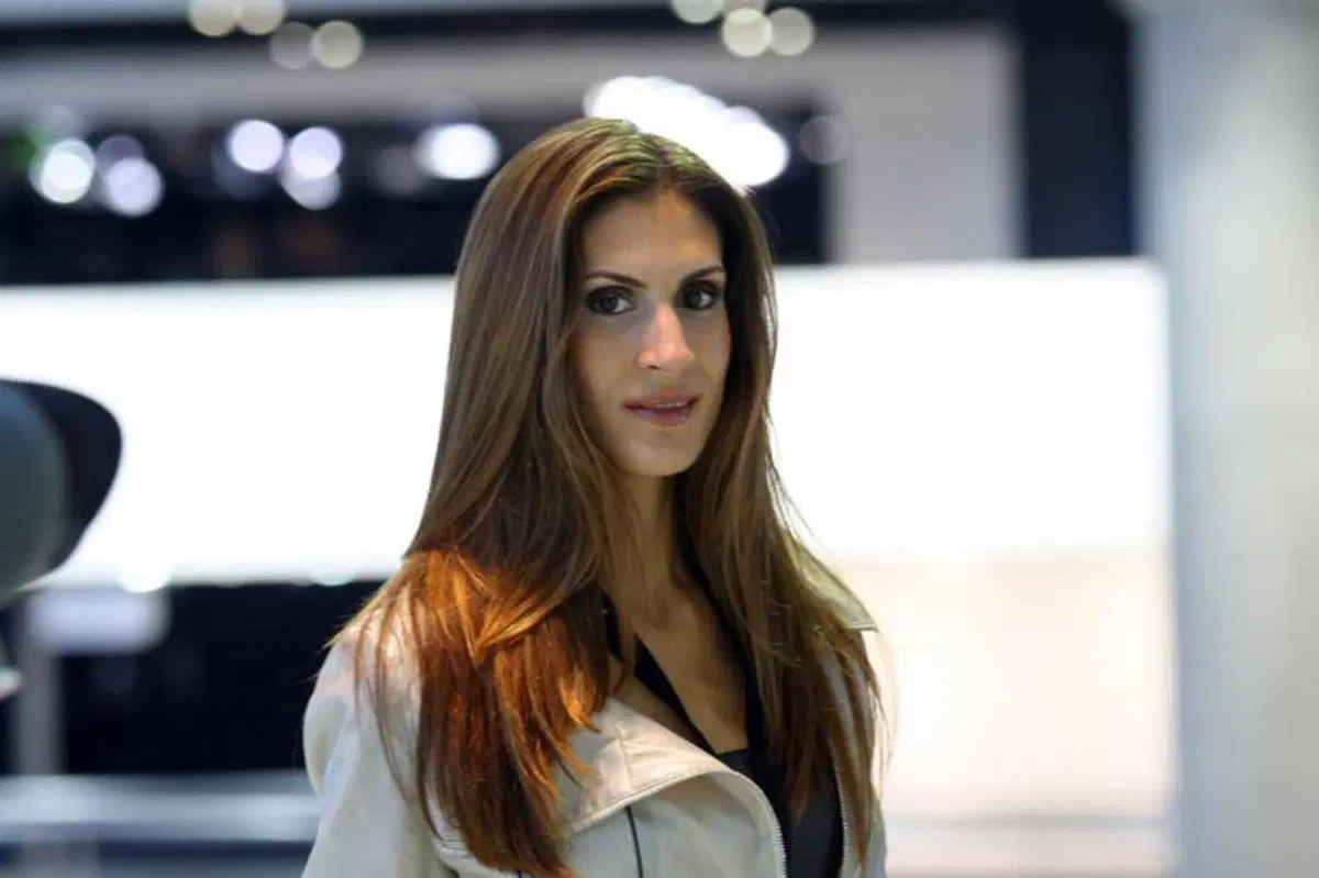 IAA 2011 live: le ragazze più belle dagli stand (29)
