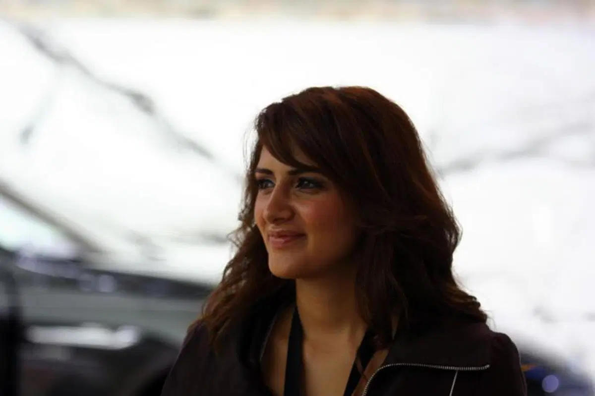 IAA 2011 live: le ragazze più belle dagli stand (30)