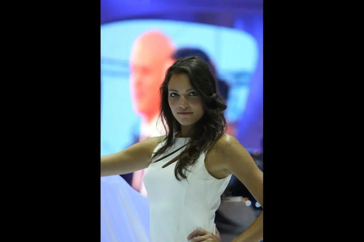 IAA 2011 live: le ragazze più belle dagli stand (37)