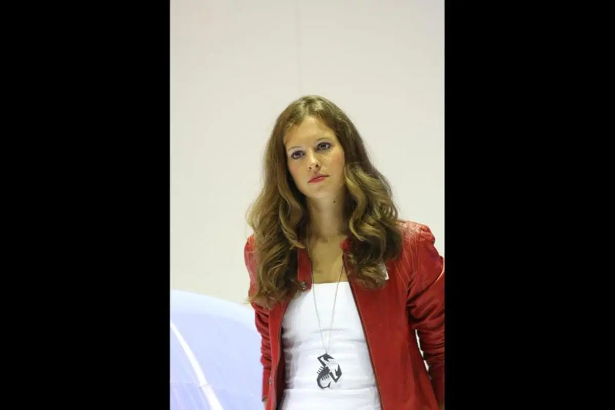 IAA 2011 live: le ragazze più belle dagli stand (38)