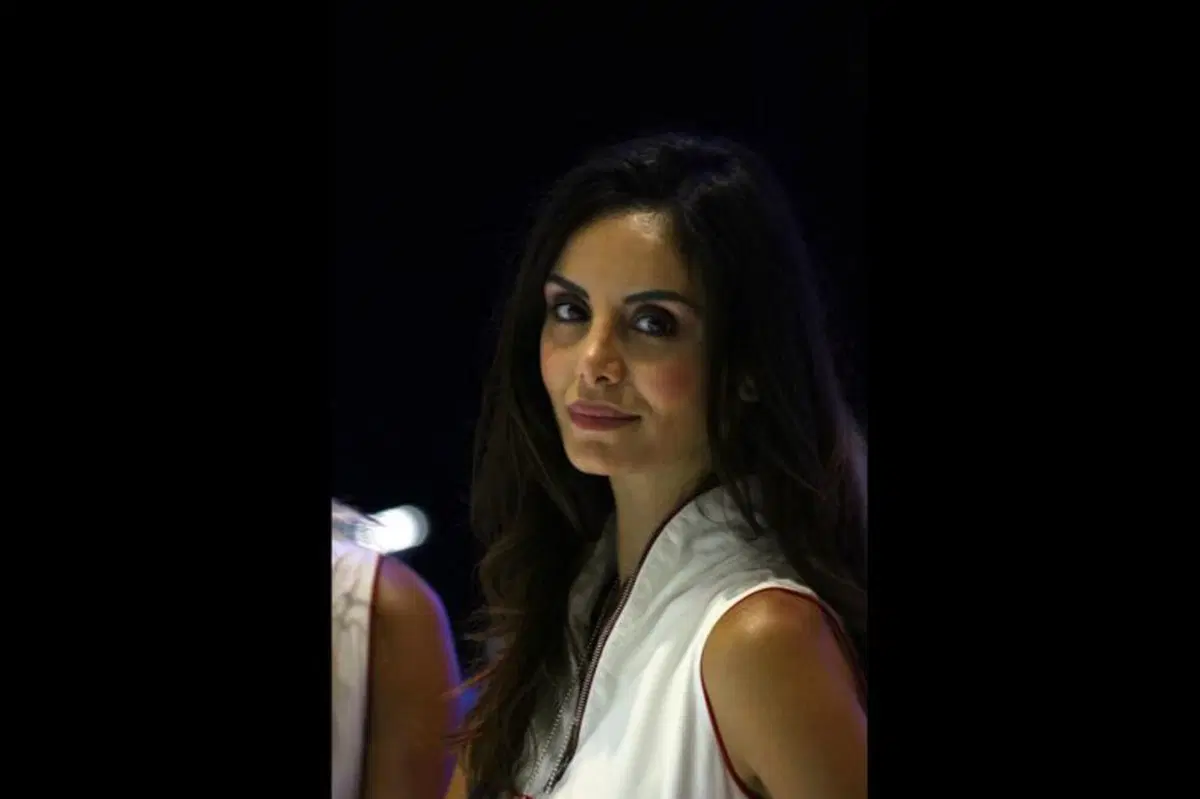 IAA 2011 live: le ragazze più belle dagli stand (40)