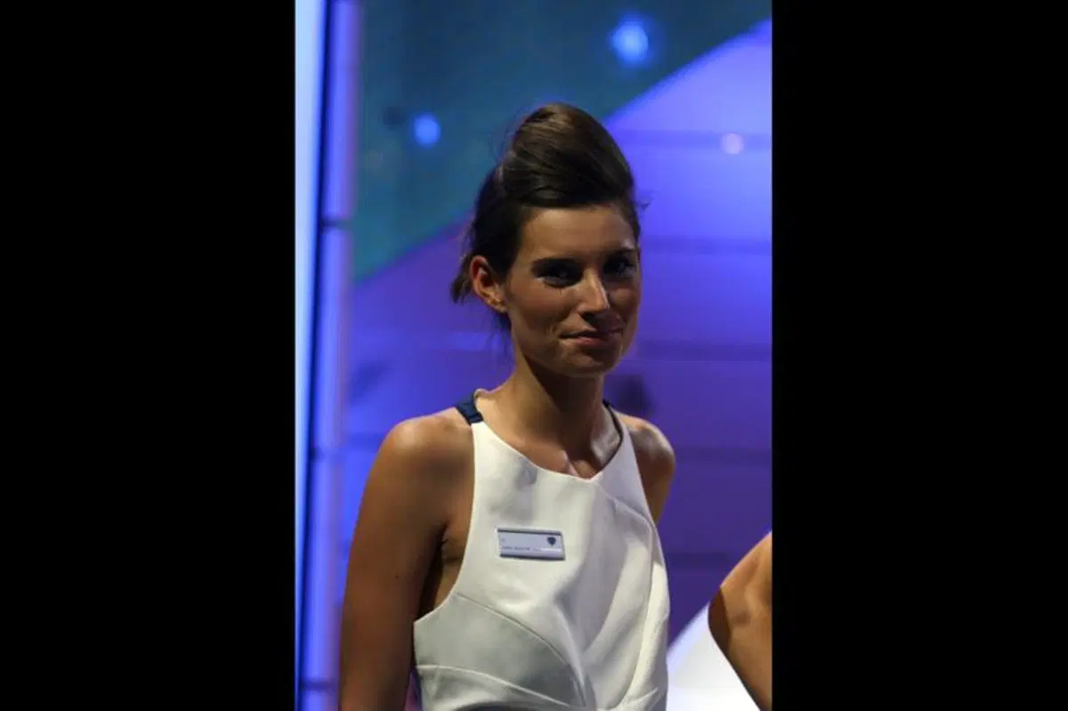 IAA 2011 live: le ragazze più belle dagli stand (46)