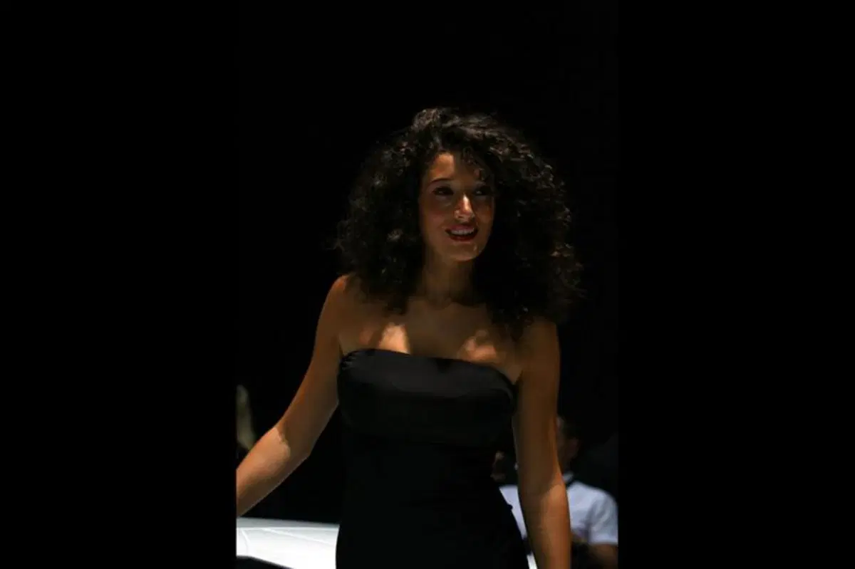 IAA 2011 live: le ragazze più belle dagli stand (48)