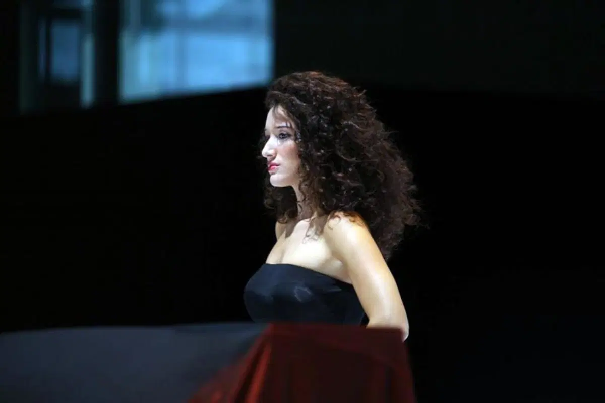 IAA 2011 live: le ragazze più belle dagli stand (49)