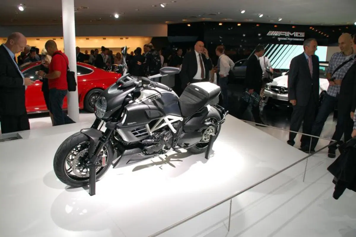 IAA 2011 live: Ducati Diavel AMG Special Edition (2)