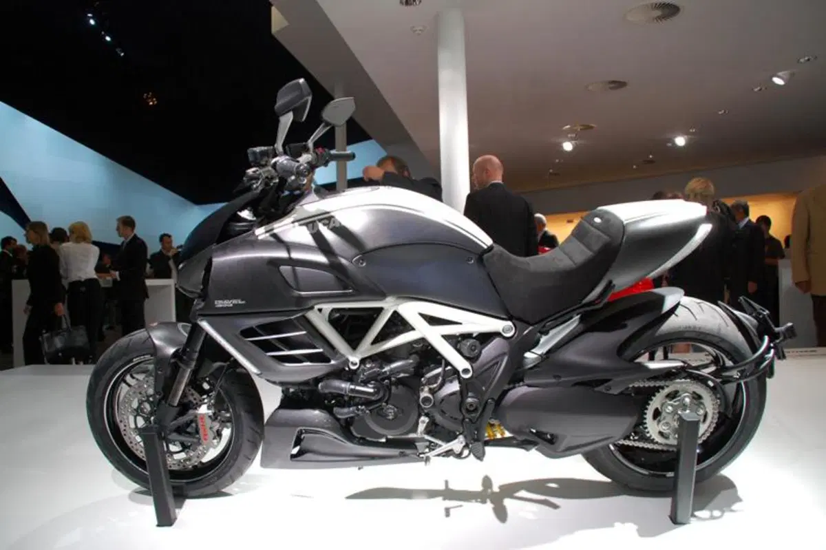 IAA 2011 live: Ducati Diavel AMG Special Edition (3)