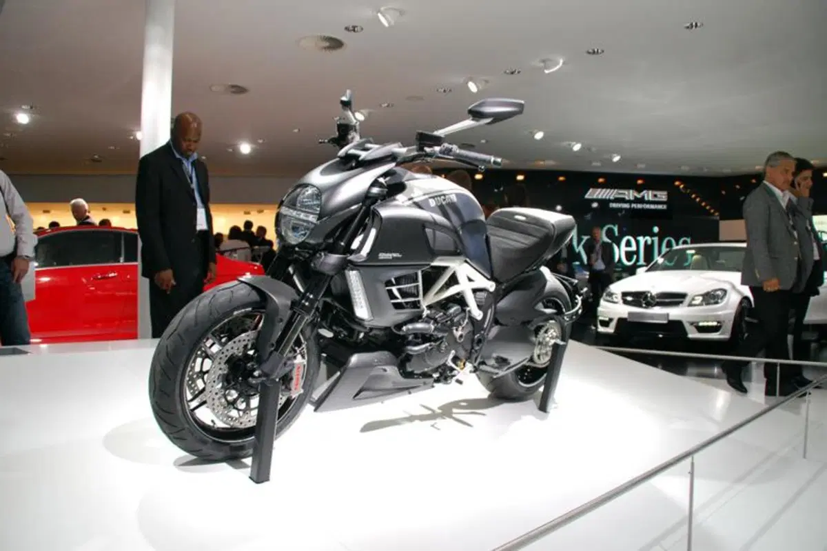 IAA 2011 live: Ducati Diavel AMG Special Edition (5)