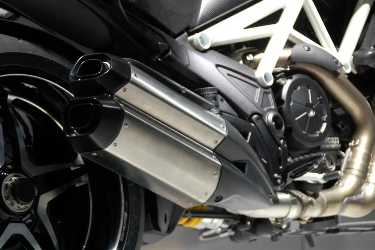 IAA 2011 live: Ducati Diavel AMG Special Edition (9)