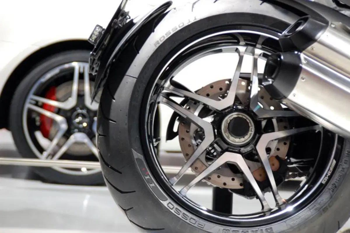 IAA 2011 live: Ducati Diavel AMG Special Edition (11)