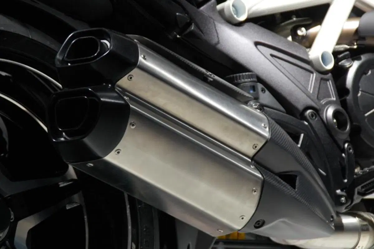 IAA 2011 live: Ducati Diavel AMG Special Edition (13)