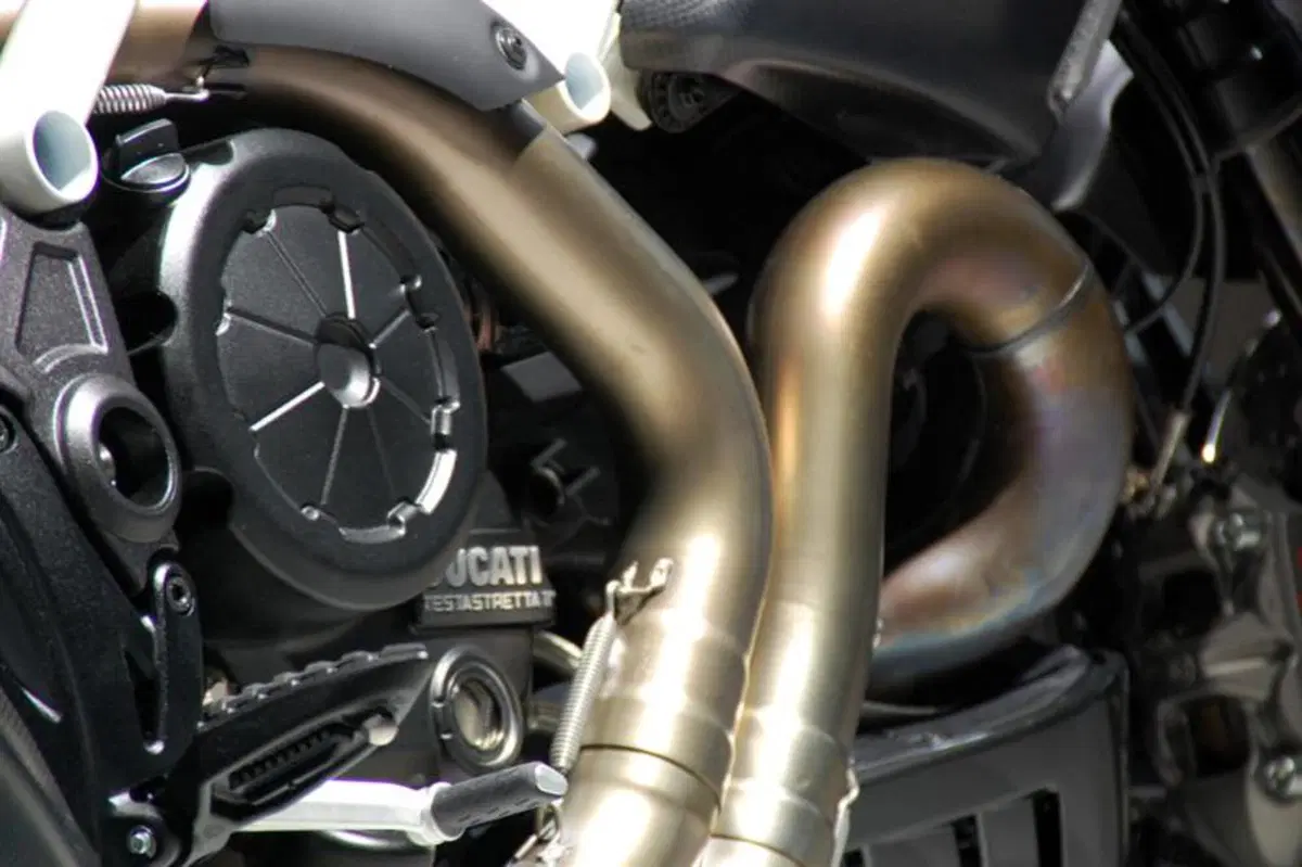 IAA 2011 live: Ducati Diavel AMG Special Edition (14)