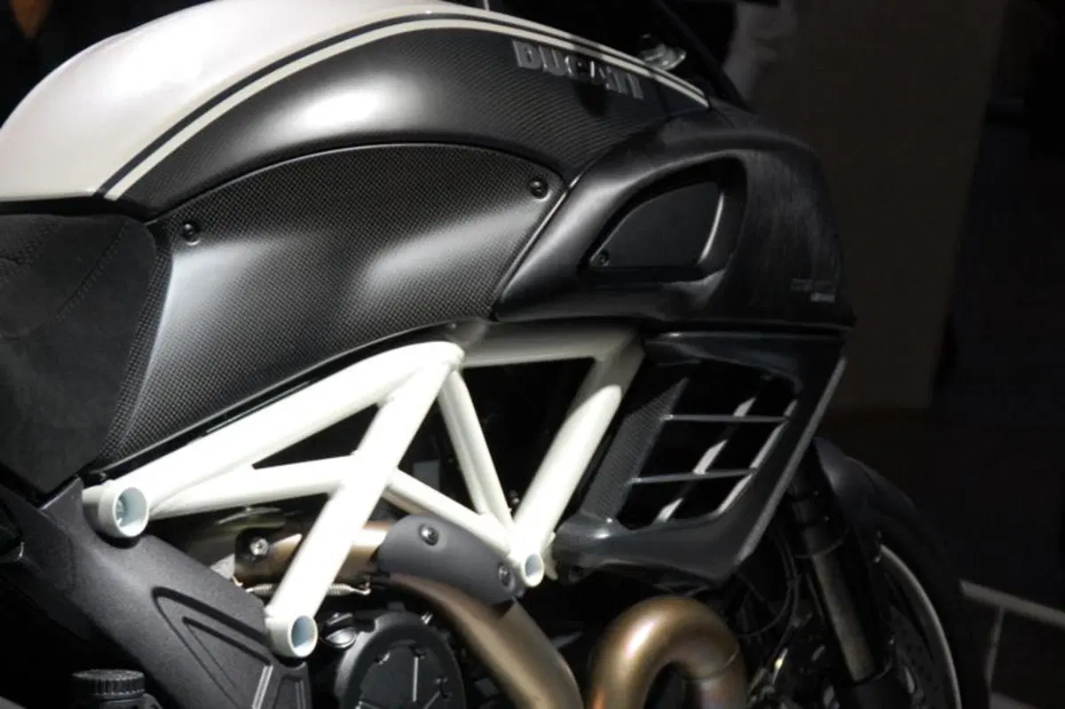 IAA 2011 live: Ducati Diavel AMG Special Edition (15)