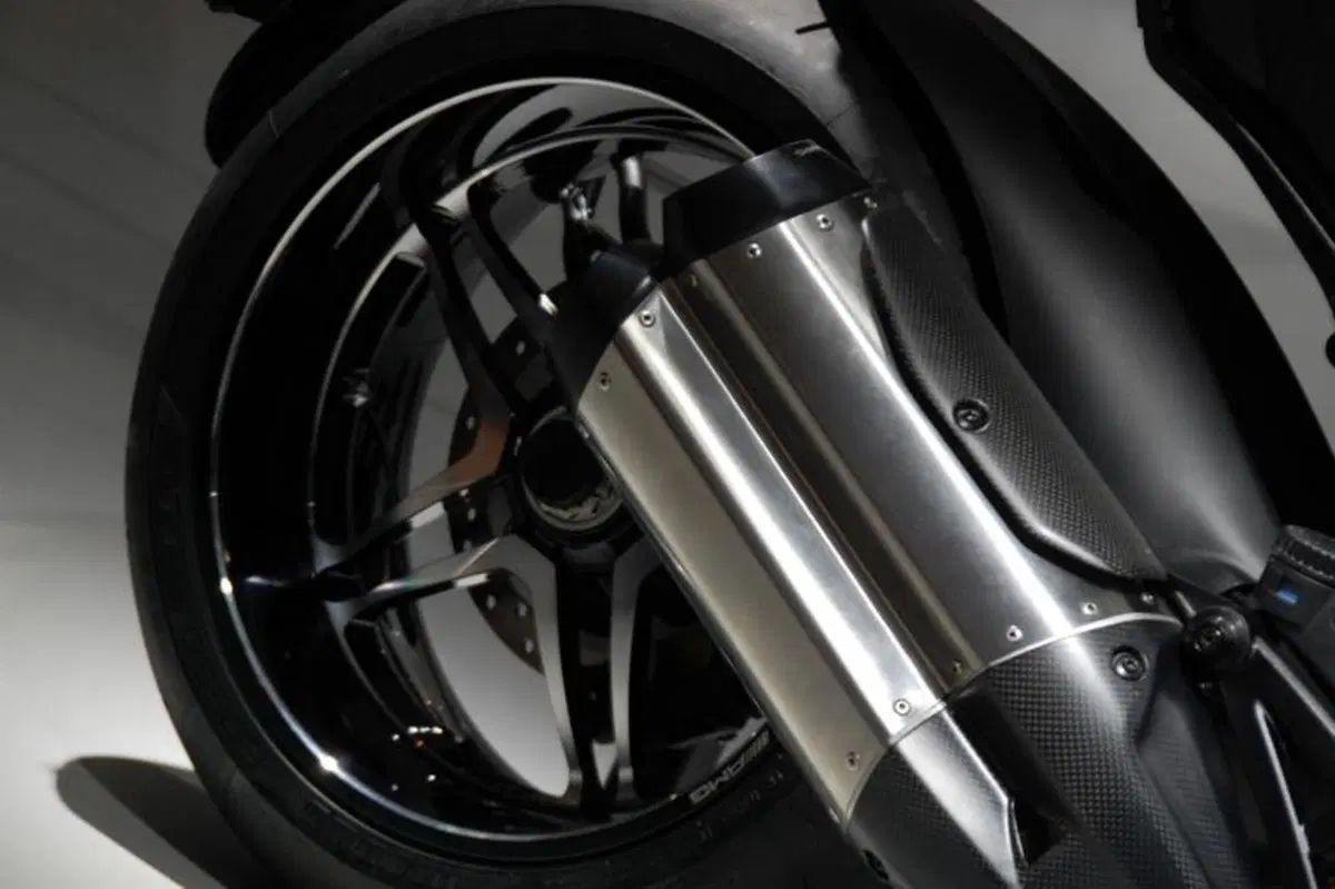 IAA 2011 live: Ducati Diavel AMG Special Edition (17)