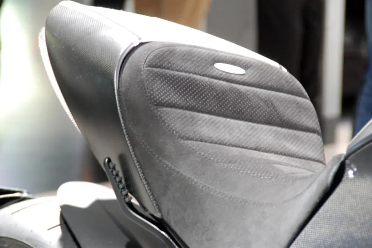 IAA 2011 live: Ducati Diavel AMG Special Edition (18)