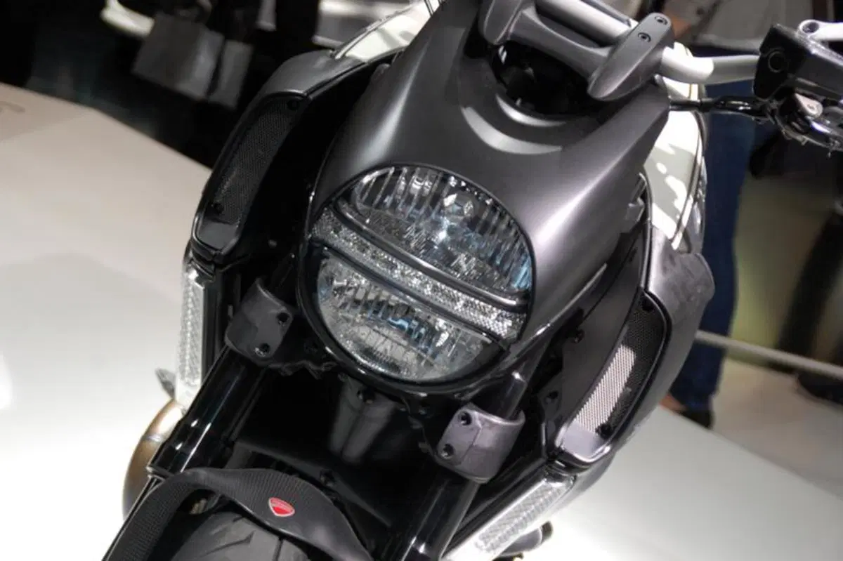IAA 2011 live: Ducati Diavel AMG Special Edition (19)